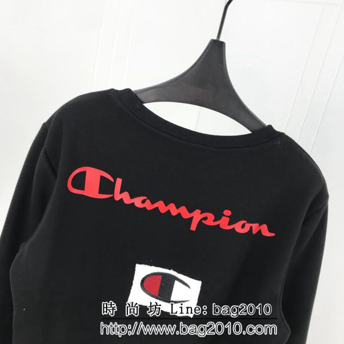 ChamPion冠軍 18ss秋冬新款套頭衛衣 前面簡約小logo 背後貼布圖案 定制純棉加絨面料 高版本男女同款 ydi2064